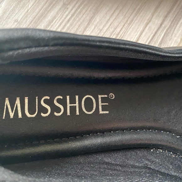 Pointed Toe Black Women's Flats by Musshoe - Picture 2 of 9